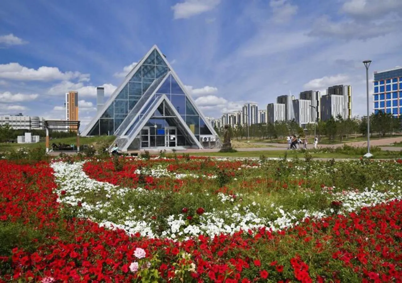 Оазис-Апартаменты У Ботанического Сада И Expo Astana Lägenhet